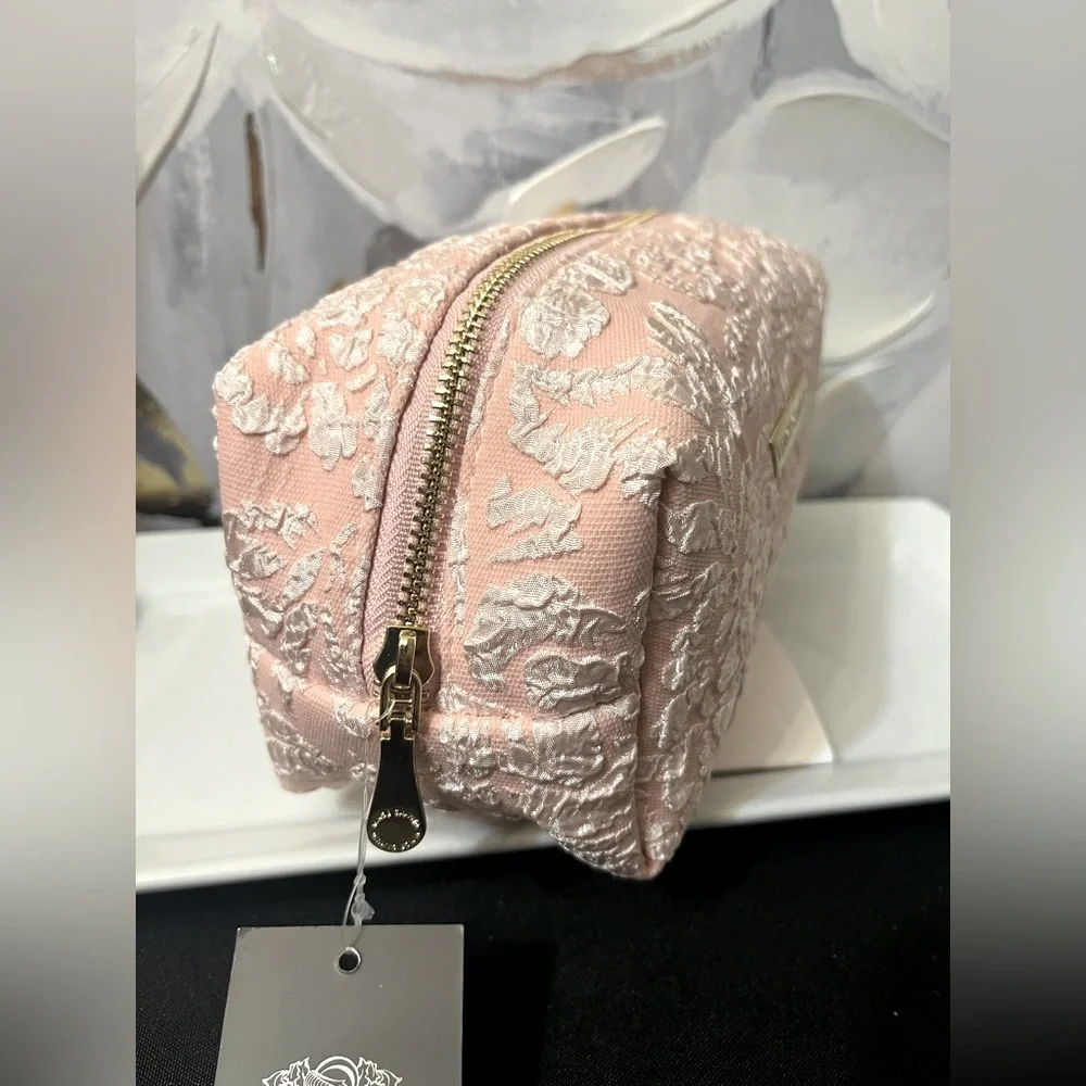 🛍️NWT Vince Camito Collection Blush Floral Cosmetic/Beauty Bag